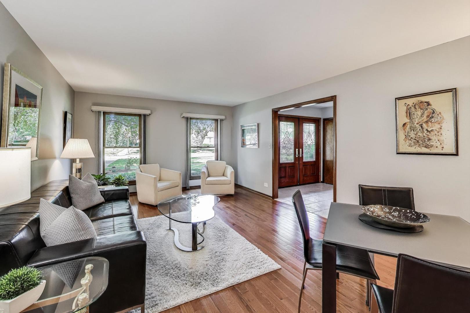 645 Ridge Road Highland Park, IL 60035 - Photo 5 of 32 a living room with furniture and wooden floor