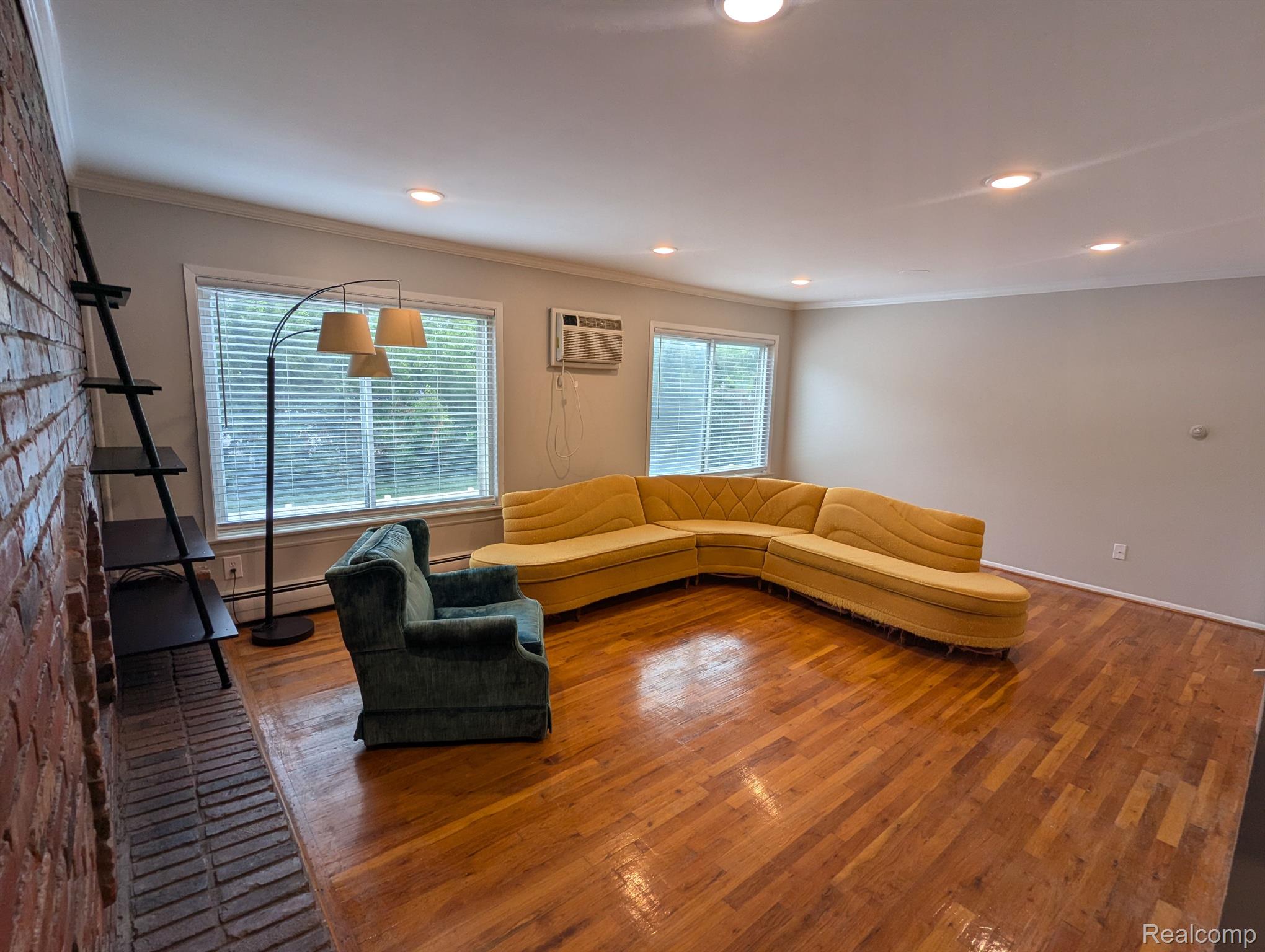 719 West Maple Road, Unit 719 Clawson, MI 48017 - Photo 4 of 18 Living Room