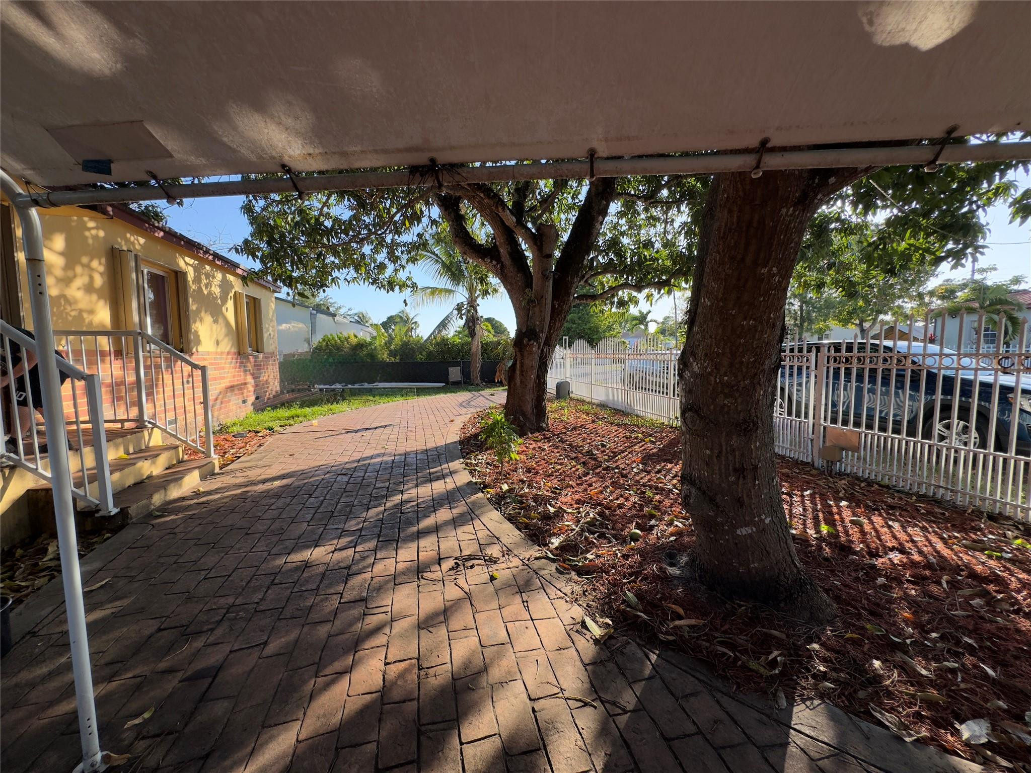 7370 Southwest 19th Street Road Miami, FL 33155 - Photo 3 of 17 Photo 3