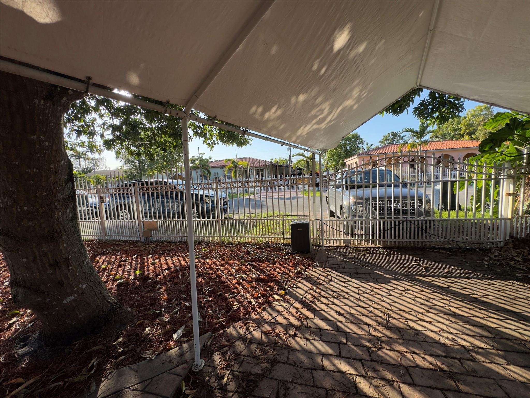 7370 Southwest 19th Street Road Miami, FL 33155 - Photo 4 of 17 Photo 4