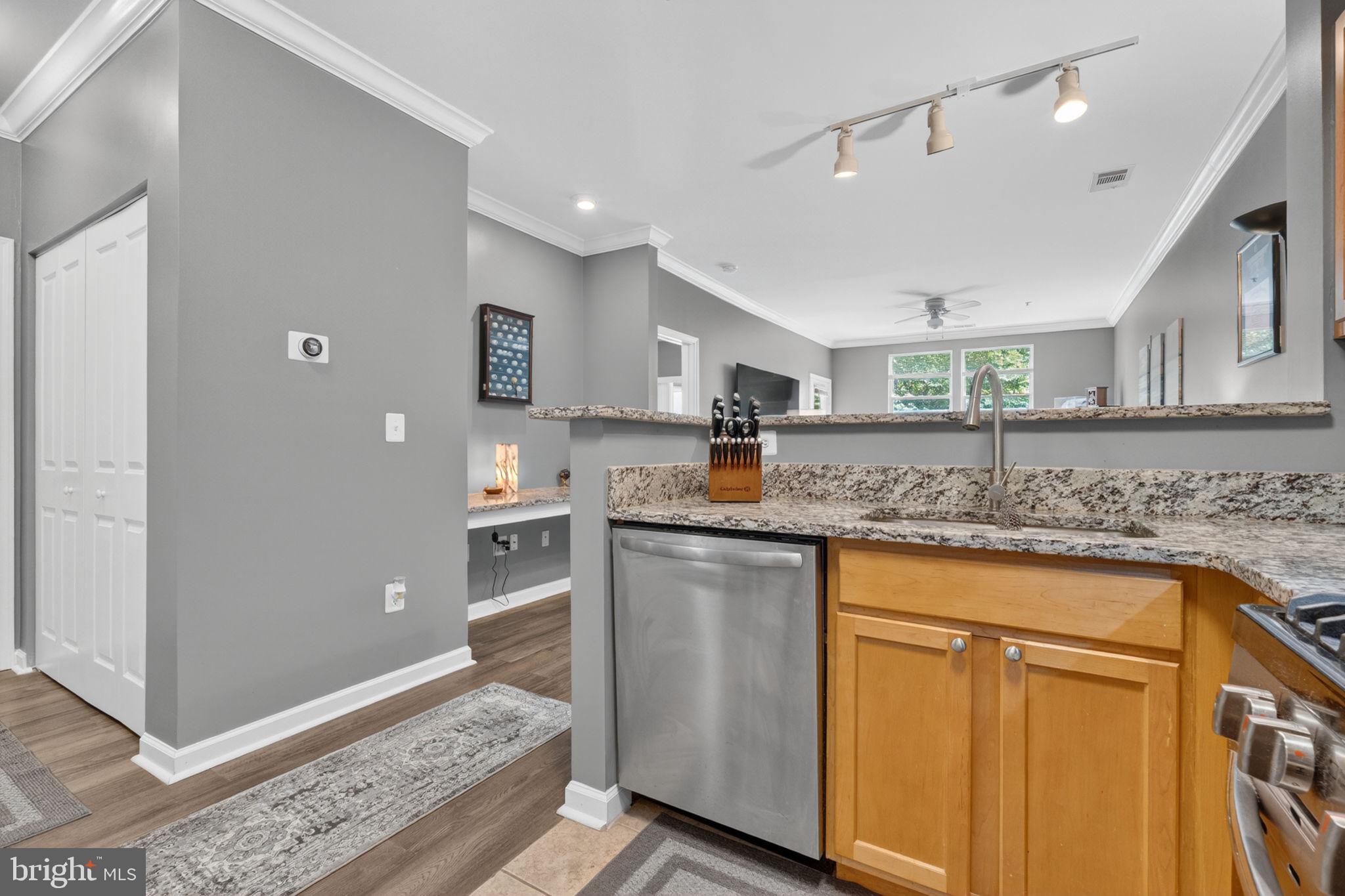 12000 Market Street, Unit 266 Reston, VA 20190 - Photo 8 of 49 Updated kitchen