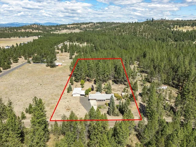 $585,000 | 7621 East Hamilton Road, Chattaroy, WA 99003