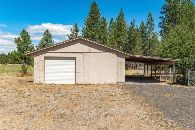 $585,000 | 7621 East Hamilton Road, Chattaroy, WA 99003