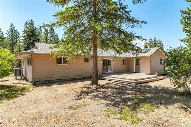 $585,000 | 7621 East Hamilton Road, Chattaroy, WA 99003