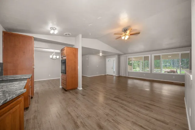 $585,000 | 7621 East Hamilton Road, Chattaroy, WA 99003