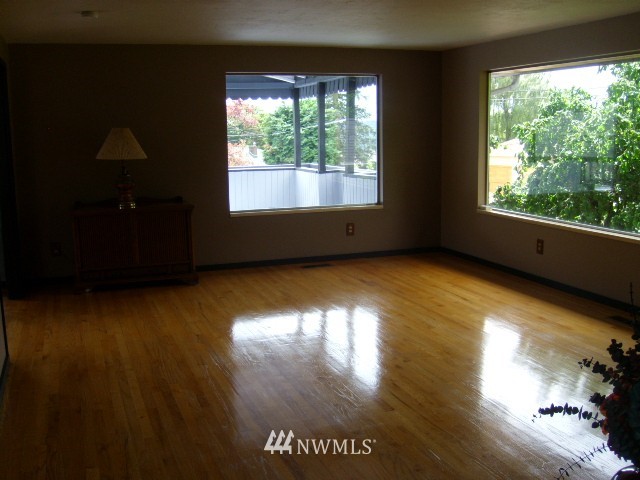 5526 South Langston Road Seattle, WA 98178 - Photo 7 of 22 Gallery Image 7