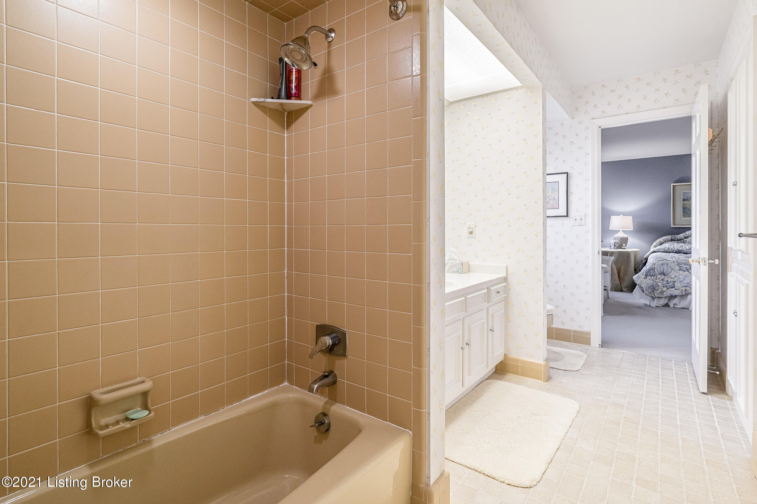6 Arden Road Glenview, KY 40025 - Photo 35 of 56 Jack & Jill Bath
