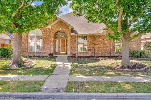 $2,800 | 7401 Centenary Drive, Rowlett, TX 75089