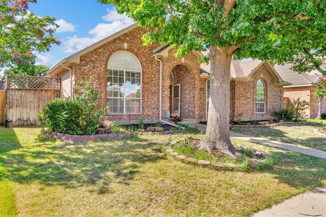 $2,800 | 7401 Centenary Drive, Rowlett, TX 75089