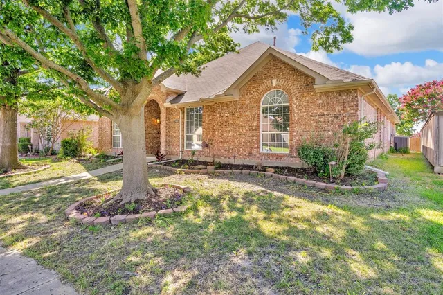$2,800 | 7401 Centenary Drive, Rowlett, TX 75089