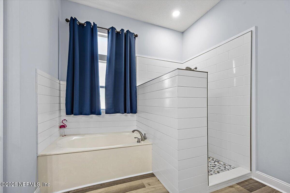280 Edge Of Woods Road St. Augustine, FL 32092 - Photo 17 of 29 18-Primary Bathroom