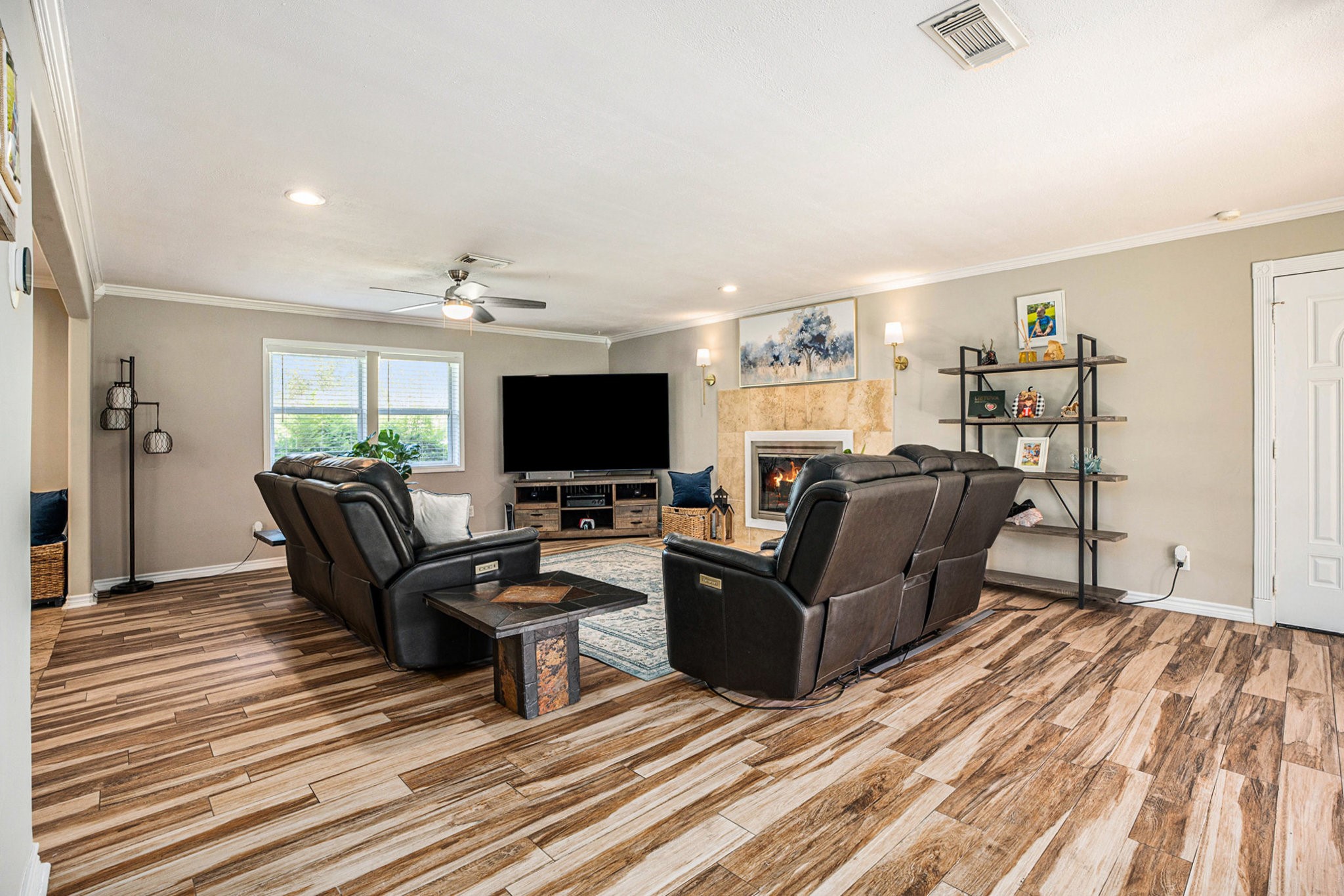 12421 Roy Road, Unit CR105 Pearland, TX 77581 - Photo 29 of 47 Living Room