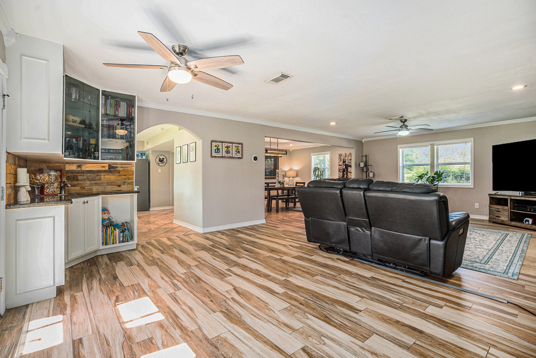 12421 Roy Road, Unit CR105 Pearland, TX 77581 - Photo 8 of 47 Living Room