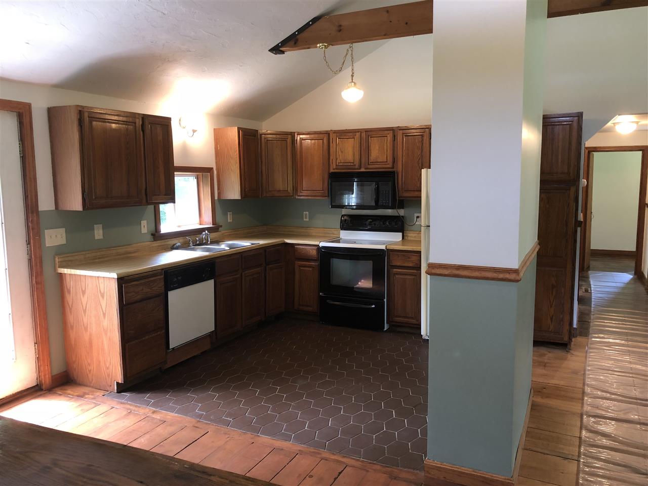 1647 Dover Road Epsom, NH 03234 - Photo 4 of 36