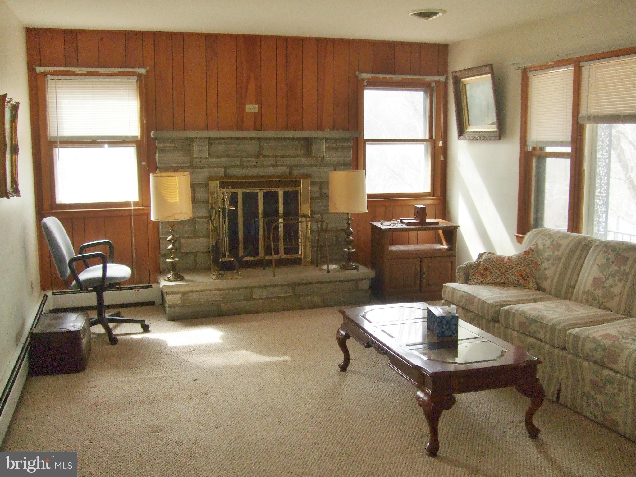 440 Warfieldsburg Road Westminster, MD 21157 - Photo 17 of 26 Living Room