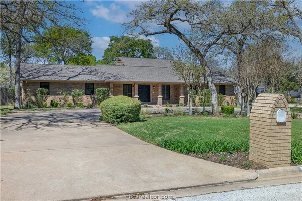 $699,900 | 800 Copperas Drive, Caldwell, TX 77836