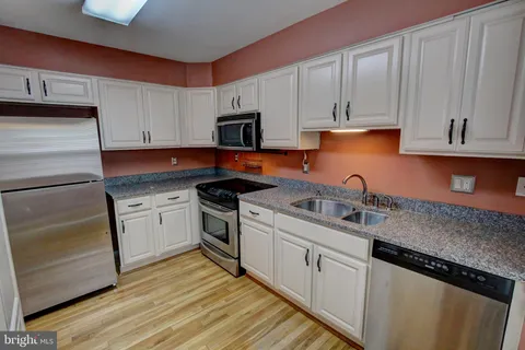 $3,200 | 4 Fendall Avenue, Alexandria, VA 22304