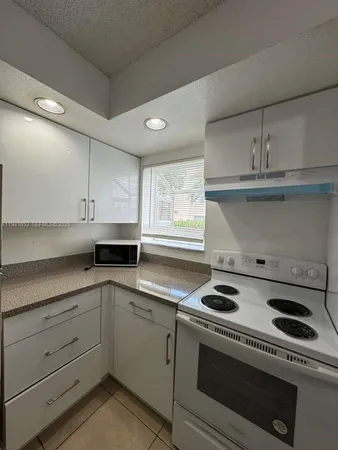 $1,900 | 3350 Pinewalk Drive North, Unit 1412, Margate, FL 33063