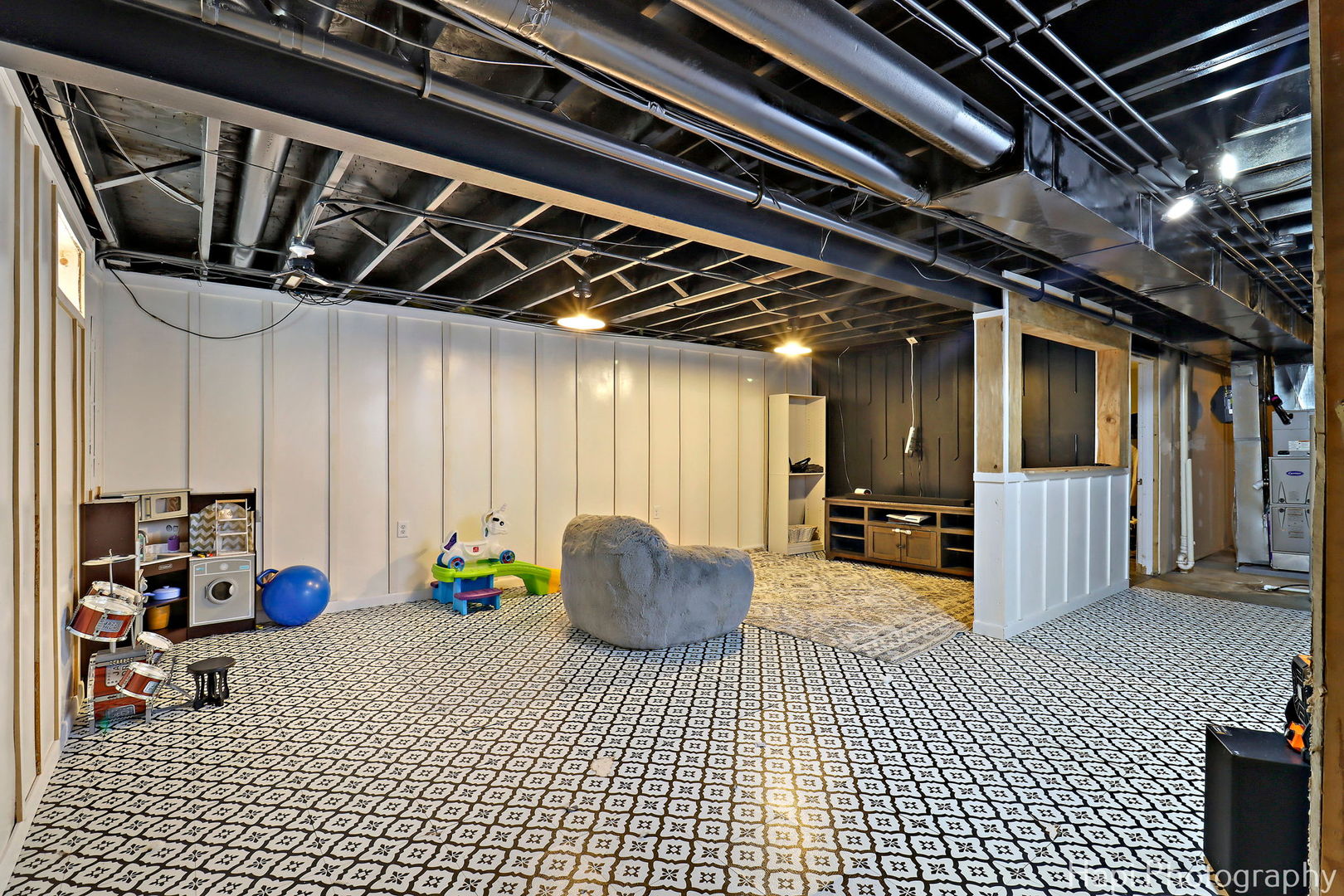 1504 9th Street Harvard, IL 60033 - Photo 18 of 24 a living room with furniture