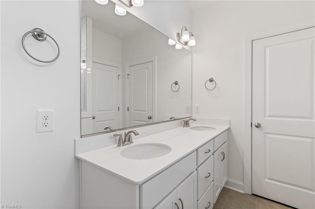 1675 Ashmead Lane Clemmons, NC 27012 - Photo 20 of 47 Primary Bath