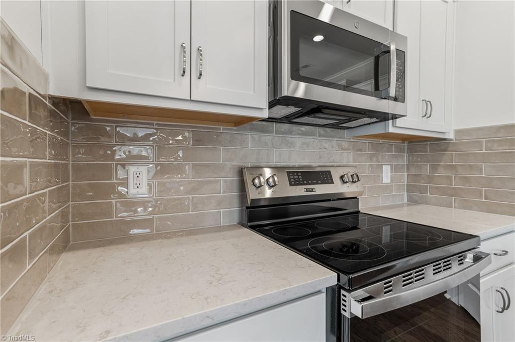 1675 Ashmead Lane Clemmons, NC 27012 - Photo 8 of 47 Subway Tile Backsplash