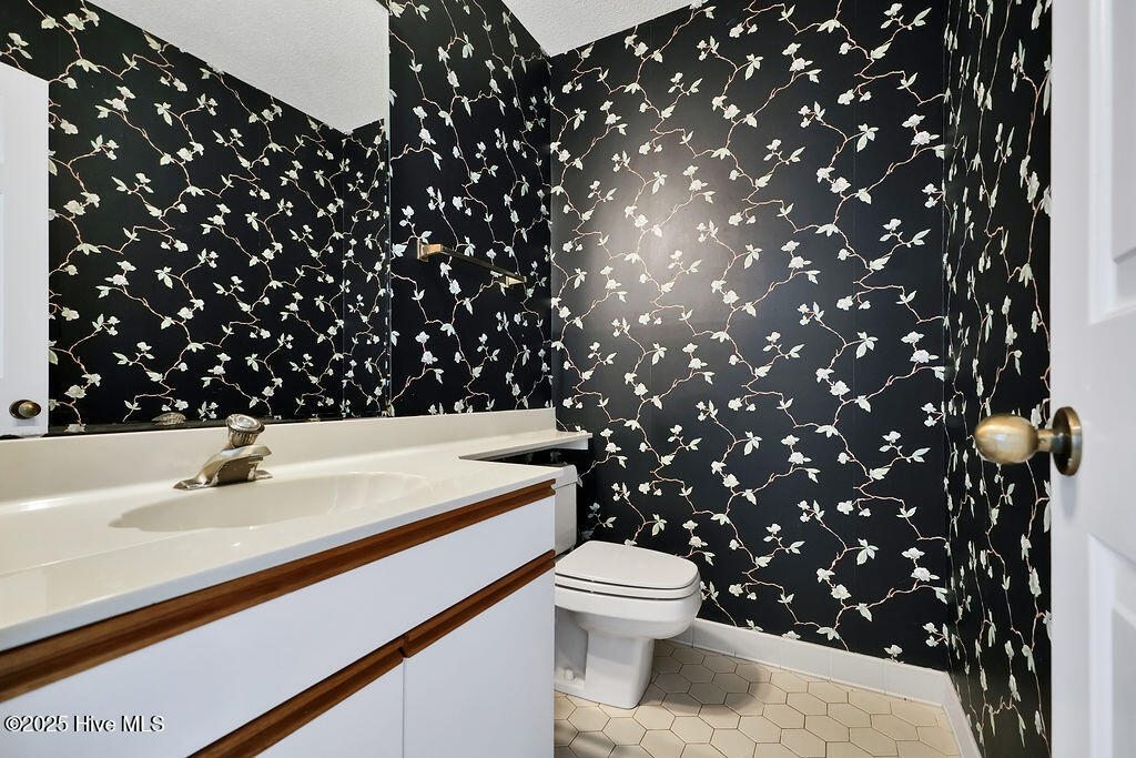 116 Olde Point Road Hampstead, NC 28443 - Photo 24 of 34 Half Bathroom