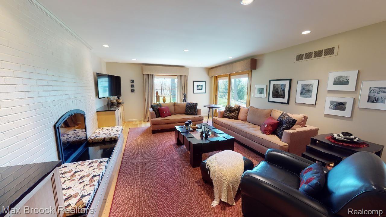 4146 Nearbrook Road Bloomfield Hills, MI 48302 - Photo 22 of 67 Great Room.jpg