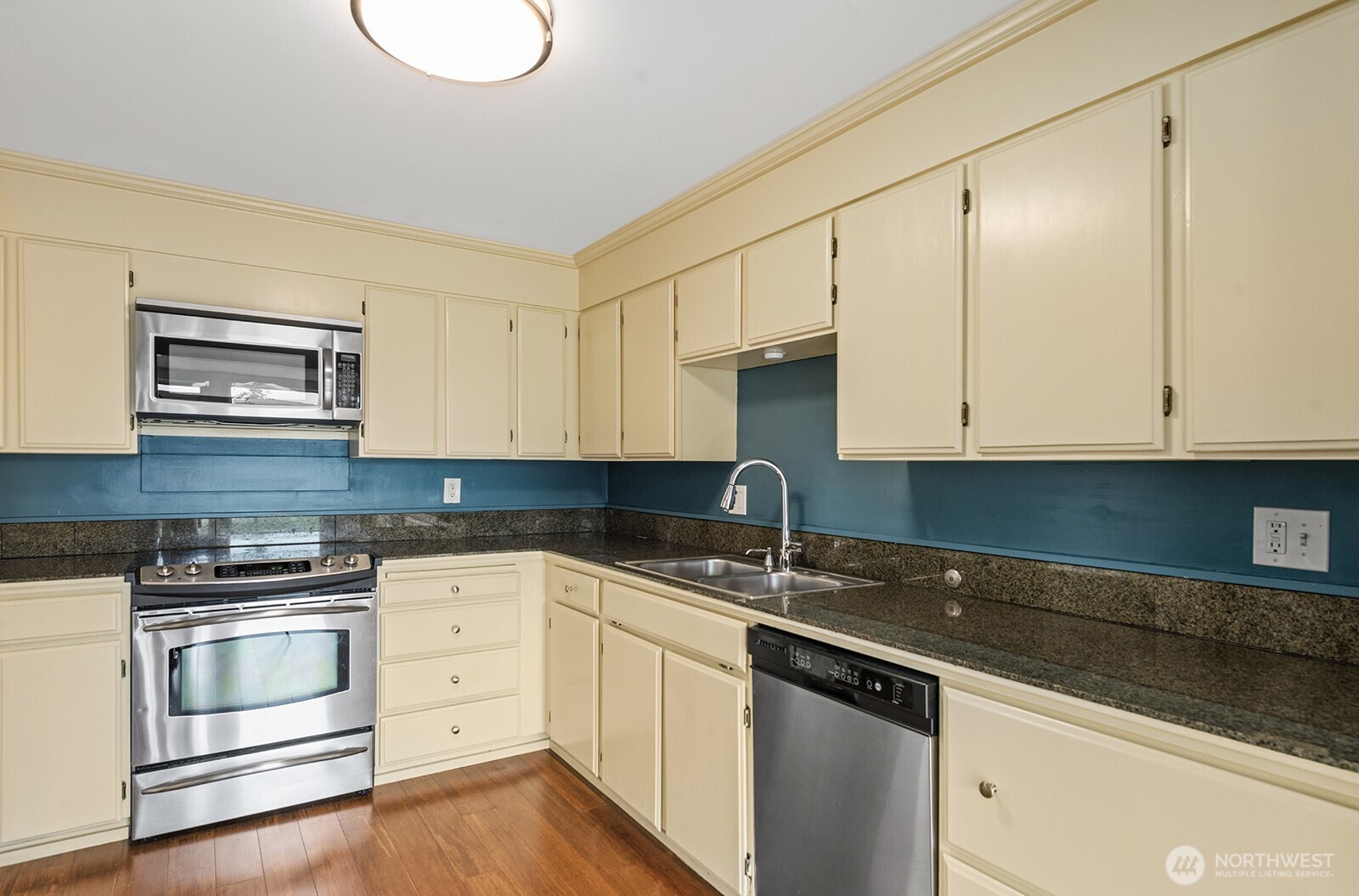 3717 Beach Drive Southwest, Unit 113 Seattle, WA 98116 - Photo 15 of 38