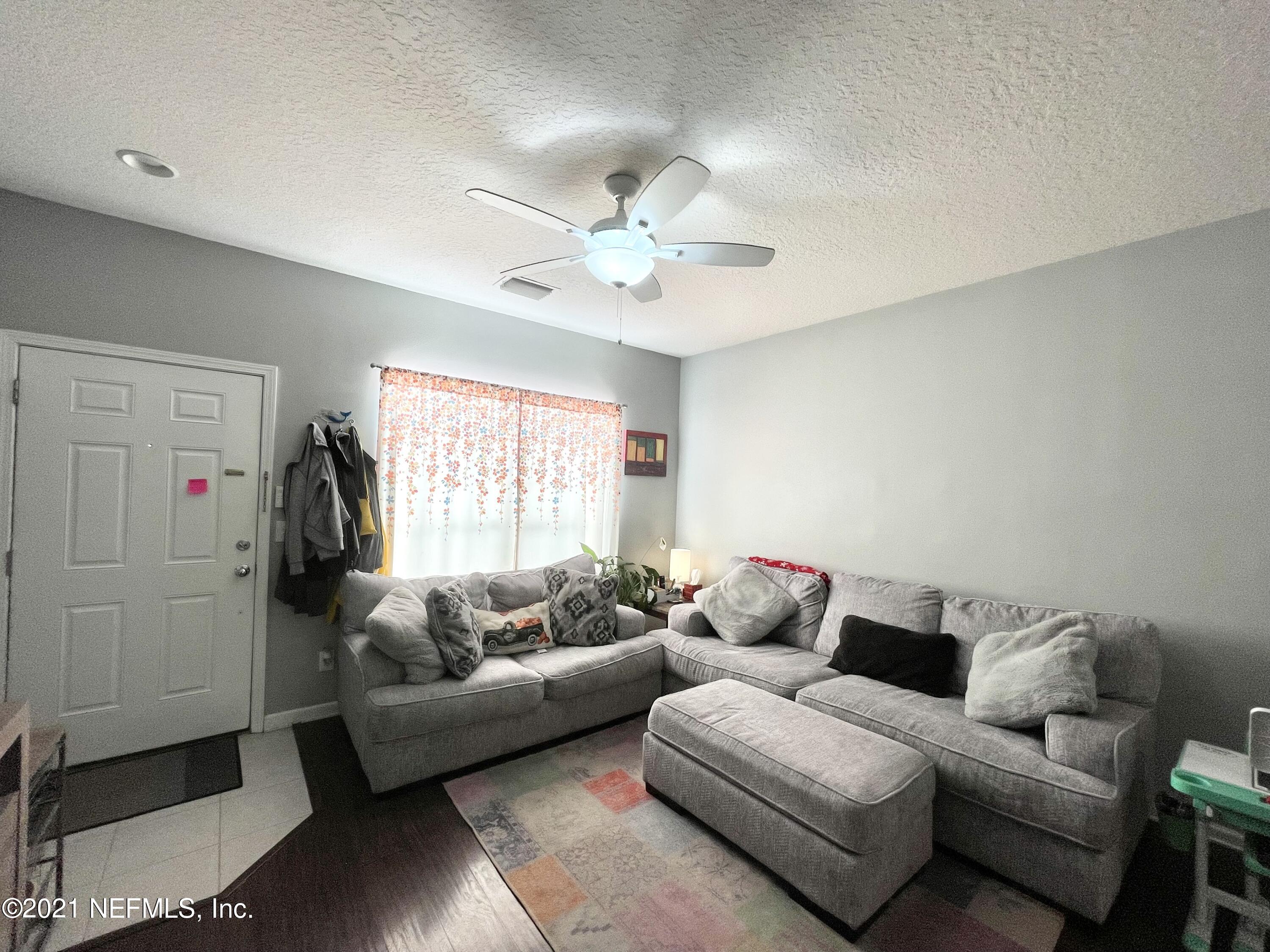 3585 Pebble Path Lane Jacksonville, FL 32224 - Photo 4 of 39 LIVINGROOM