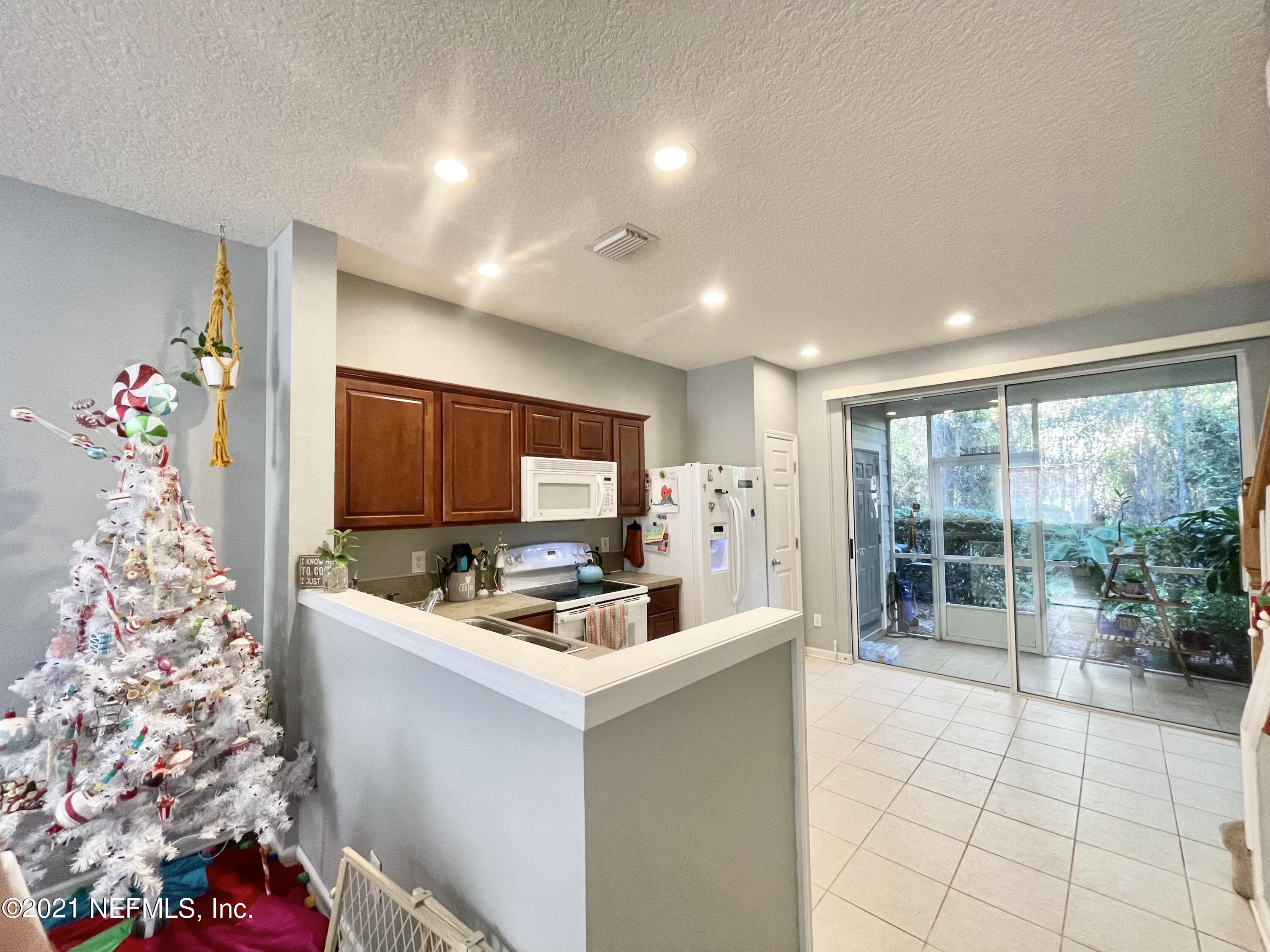 3585 Pebble Path Lane Jacksonville, FL 32224 - Photo 8 of 39 KITCHEN-BREAKFAST NOOK