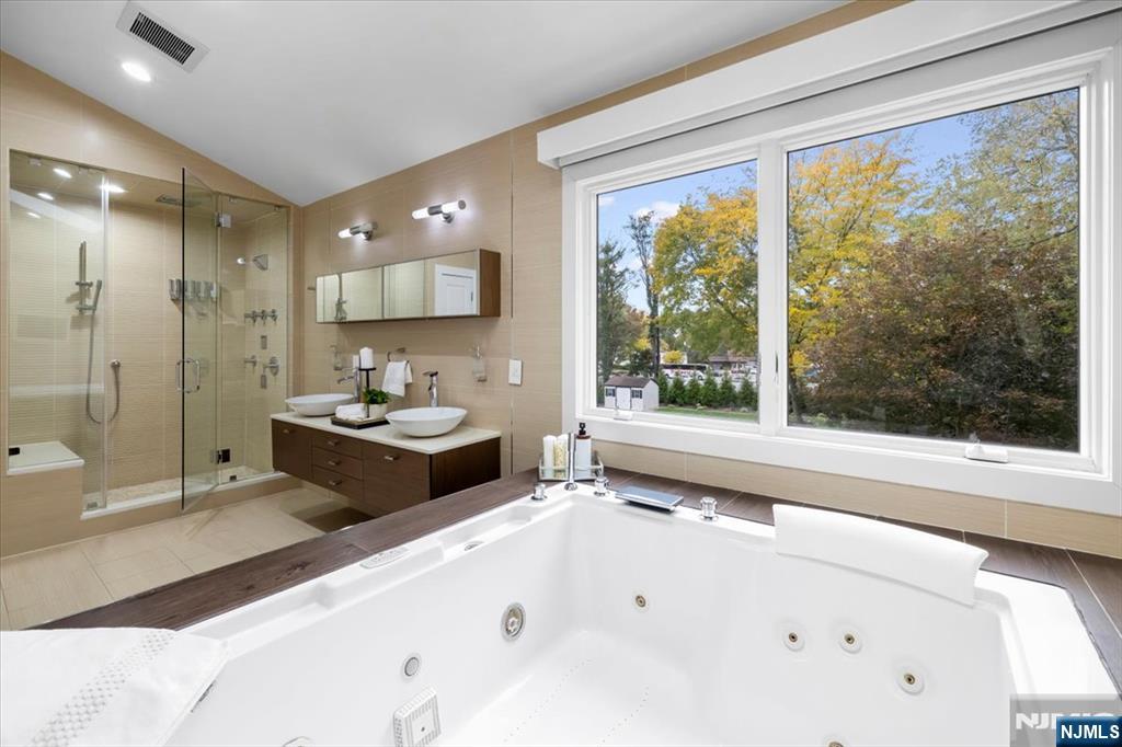 827 Alden Road Paramus, NJ 07652 - Photo 17 of 35 Gallery Image 17