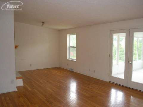 9465 East Bristol Road Davison, MI 48423 - Photo 8 of 22 20403064-7.JPG