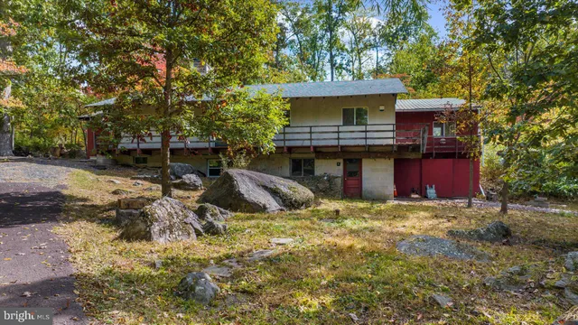 a view of a house with a yard and tree