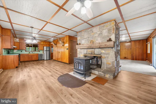 a view of a storage & utility room