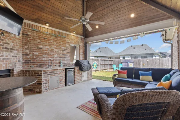 $350,000 | 215 Whispering Meadows Road, Broussard, LA 70518