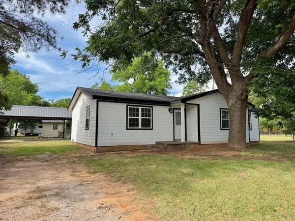 $250,000 | 628 West 3rd Street, Burkburnett, TX 76354