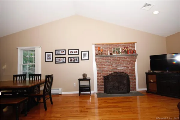 $2,900 | 9 Ledgewood Court, Norwich, CT 06360