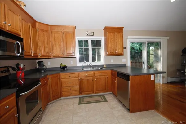 $2,900 | 9 Ledgewood Court, Norwich, CT 06360
