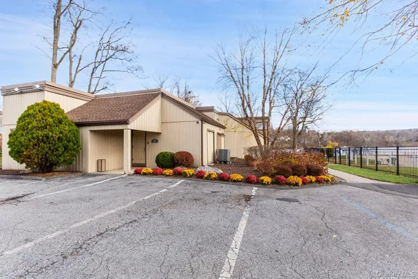 a view of a tennis court