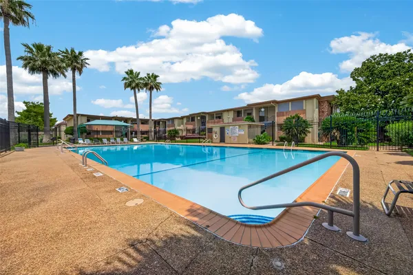 $1,500 | 7714 Renwick Drive, Unit M67, Houston, TX 77081