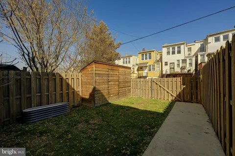 a view of a backyard with pathway