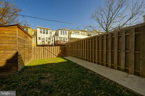 a view of back yard of the house