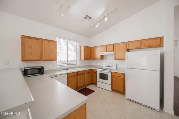 $1,995 | 6918 South 37th Glen, Phoenix, AZ 85041