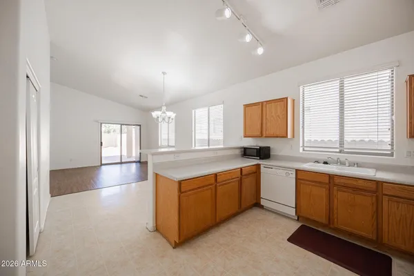 $2,050 | 6918 South 37th Glen, Phoenix, AZ 85041