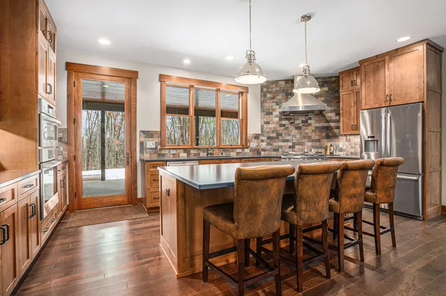 $949,900 | 7606 North 46th Street, Augusta, MI 49012