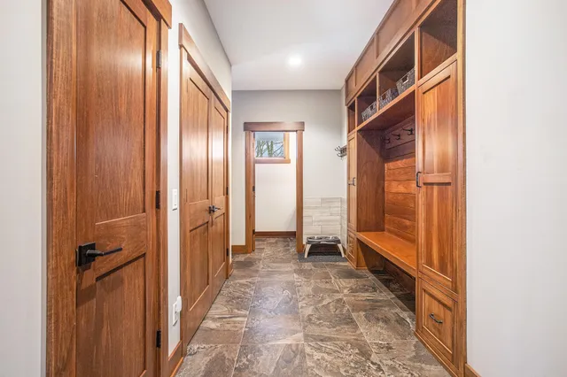 $949,900 | 7606 North 46th Street, Augusta, MI 49012