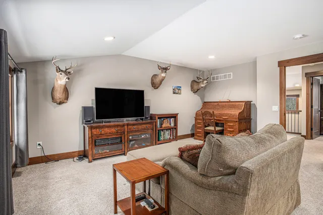 $949,900 | 7606 North 46th Street, Augusta, MI 49012