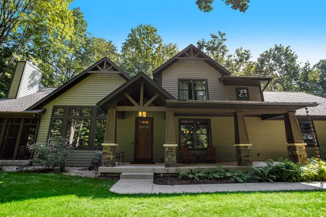 $949,900 | 7606 North 46th Street, Augusta, MI 49012