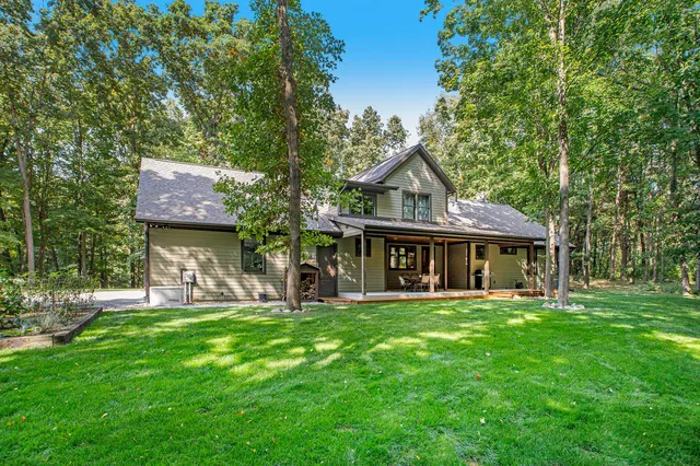 $949,900 | 7606 North 46th Street, Augusta, MI 49012