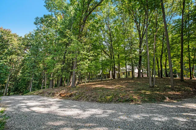 $949,900 | 7606 North 46th Street, Augusta, MI 49012